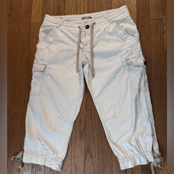 UNIONBAY Cream Cargo Capris - Picture 1 of 5